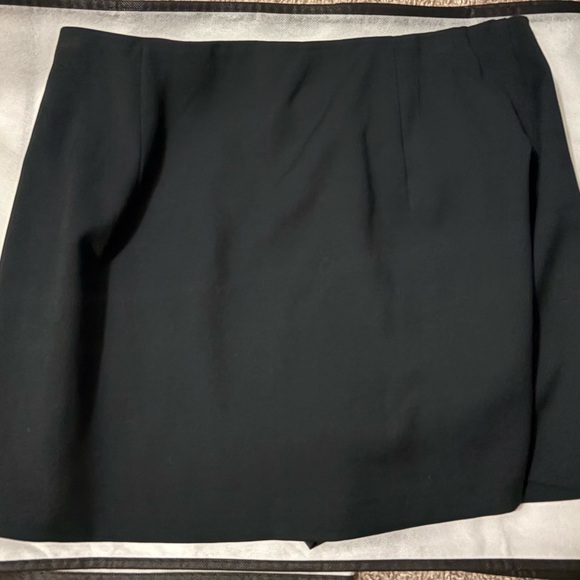 A&F Scarlett Curve Love Mini Skort - Picture 13 of 16